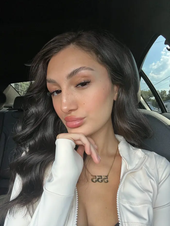 Alia Dzemaili-美图1